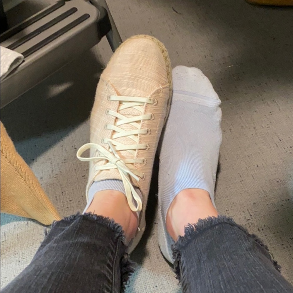 Toms - Picture 2 of 5